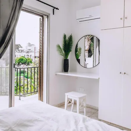 H&o Royal Townhouse In Center * Paphos