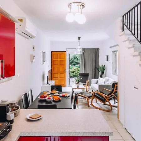 H&o Royal Townhouse In Center