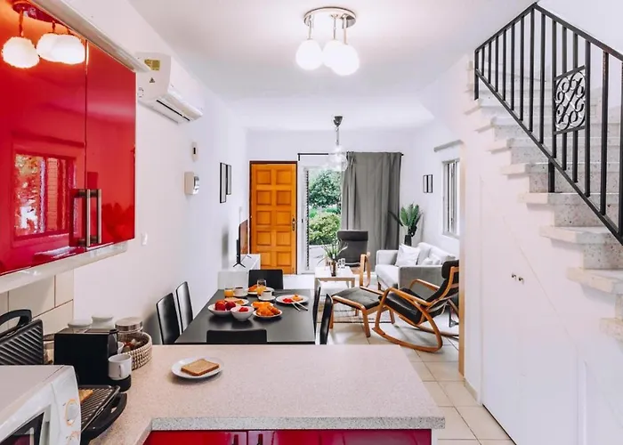 H&o Royal Townhouse In Center